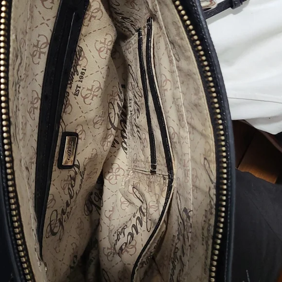 GUESS Tote bag. - Picture 7 of 8